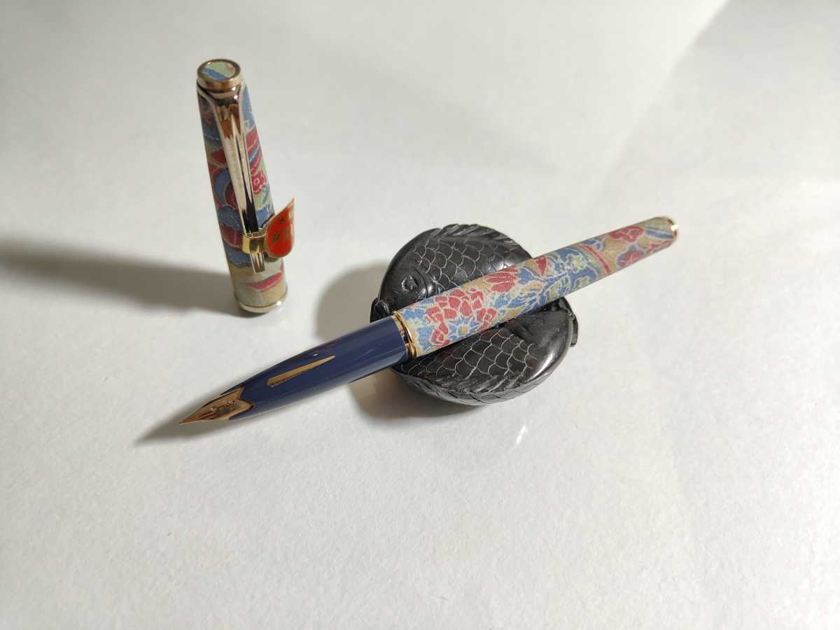 プラチナ　友禅染　羊革巻 18金先　万年筆 プラチナ 友禅染 花柄模様 18K 細字 /PLATINUM 万年筆 シープスキン 羊