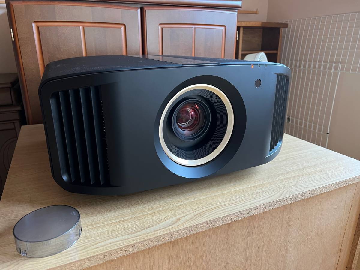 JVC DLA-V7 プロジェクター 2019年 新品10月購入 中古 ランプ157 