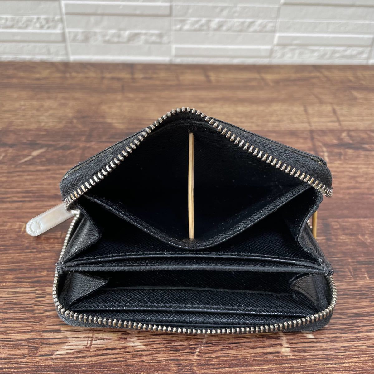 【美品】ルイヴィトン パース　ダミエグラフィット ラウンドファスナー LOUIS VUITTON】ルイヴィトン『ダミエ グラフィット ジッピー