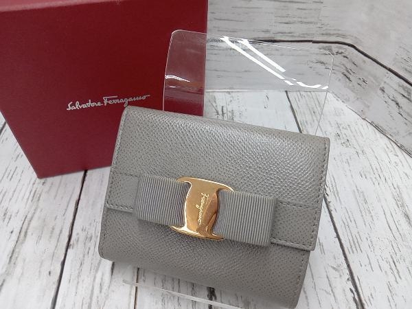 定番，得価 Salvatore Ferragamo サルヴァトーレフェラガモ IY-22A926 折財布 財布 グレー系 レディース(女性用財布)｜売買されたオークション情報、yahooの商品情報をアーカイブ公開 - オークファン 服飾小物