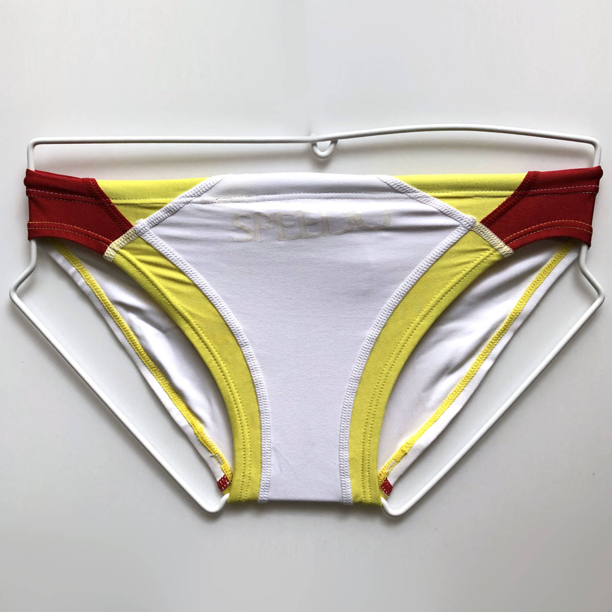 【定番，豊富な】 外箱 タグ付き SPEEDO／Z-779／Sサイズ／キネシスカット／競パン／ビキニ／競泳水着／カスタムオーダー品(Sサイズ以下)｜売買されたオークション情報、yahooの商品情報をアーカイブ公開 - オー 男性用