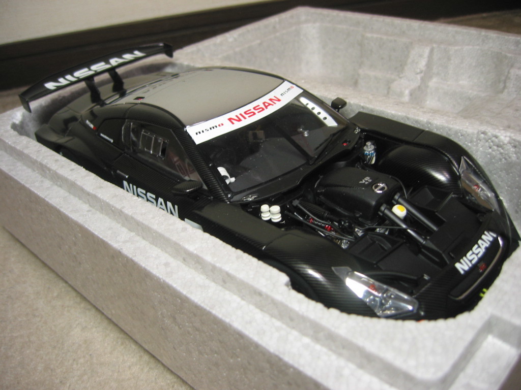 AUTOart 1/18 NISSAN GT-R TEST CAR #230 SUPER GT 2008 日産 GT-R 