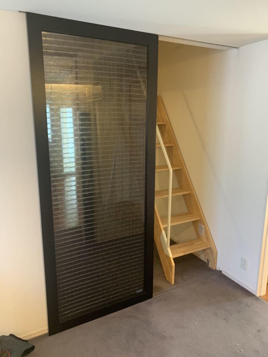 No.600515 室内用 スライドドア 1枚 レール付き (レールW1800)(ドアW910)住宅展示場・モデルルーム回収品 福岡県大川市より