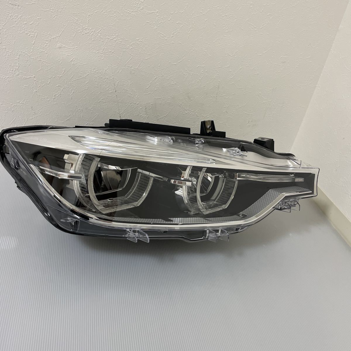 中古 超美品 BMW F30 F31 3シリーズ 後期 純正 右運転席 LED ヘッド