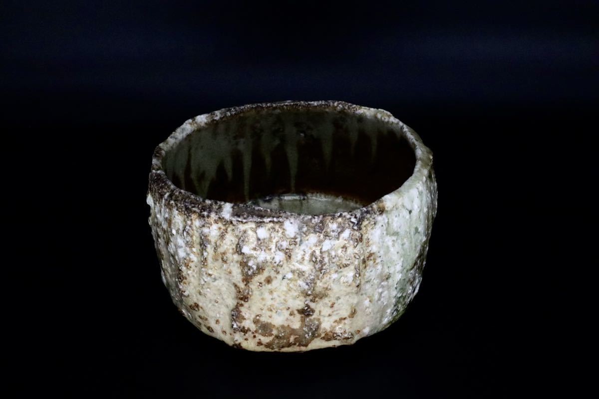 信楽茶碗 皆川隆銘あり 土の子窯 穴窯焼成 灰被り ビードロ 緋色 窯割れ 国焼茶碗 茶器