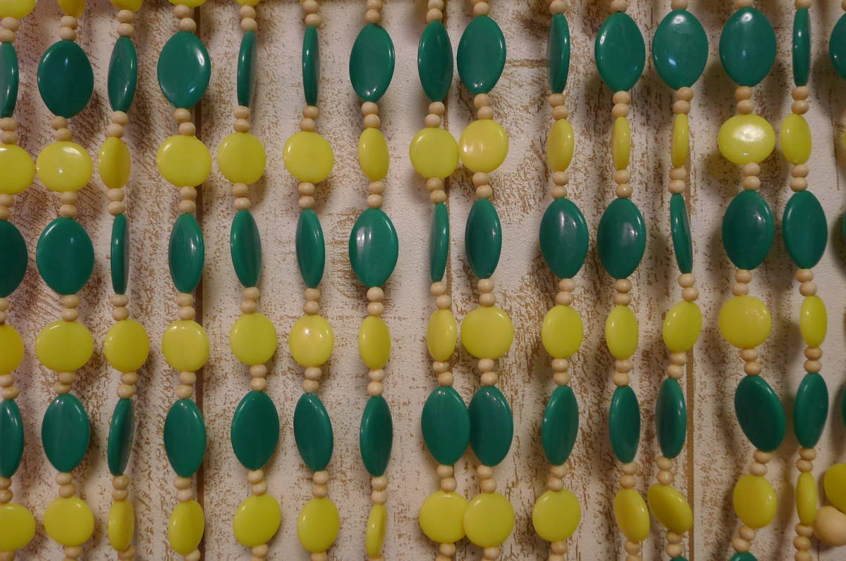 ii193○昭和レトロポップ ビタミンカラーの玉のれん プラスチック 緑