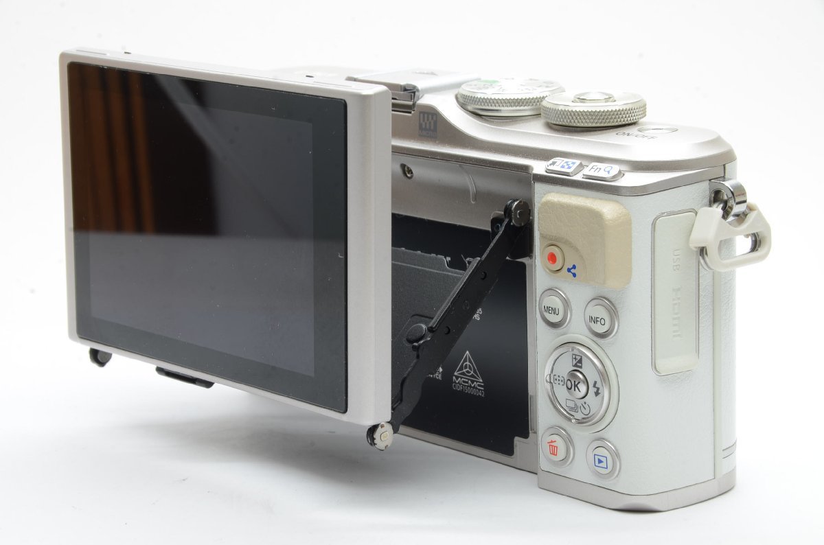 オリンパス OLYMPUS ミラーレス一眼カメラ(ボディ単体)ホワイト PEN E-P7