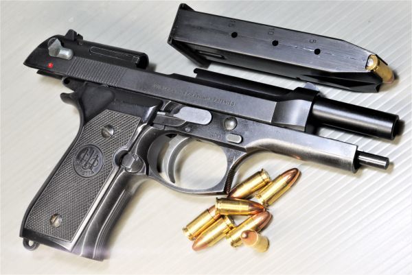 MGC spg刻印あり SRHW樹脂製 モデルガン ベレッタ M92 F ベレッタ MGC