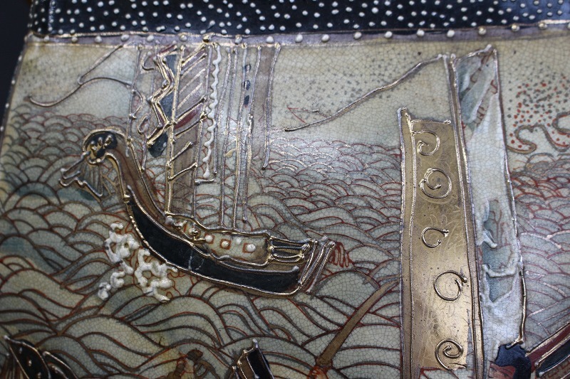SAKURAYA】豪華絢爛【薩摩焼 金彩山水人物文耳付花瓶】飾壺 壷 細密絵付