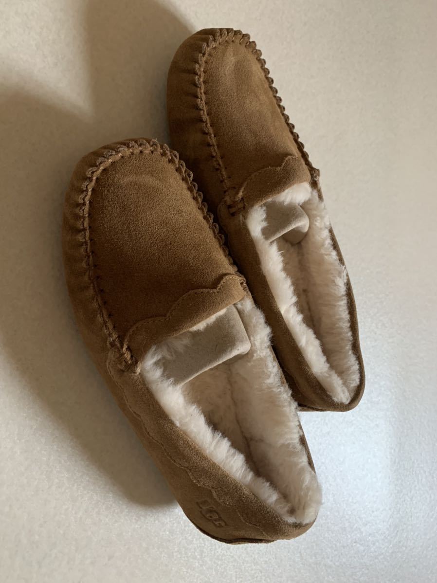 未使用品 UGG モカシン グレージュ スカラップドモック UGG