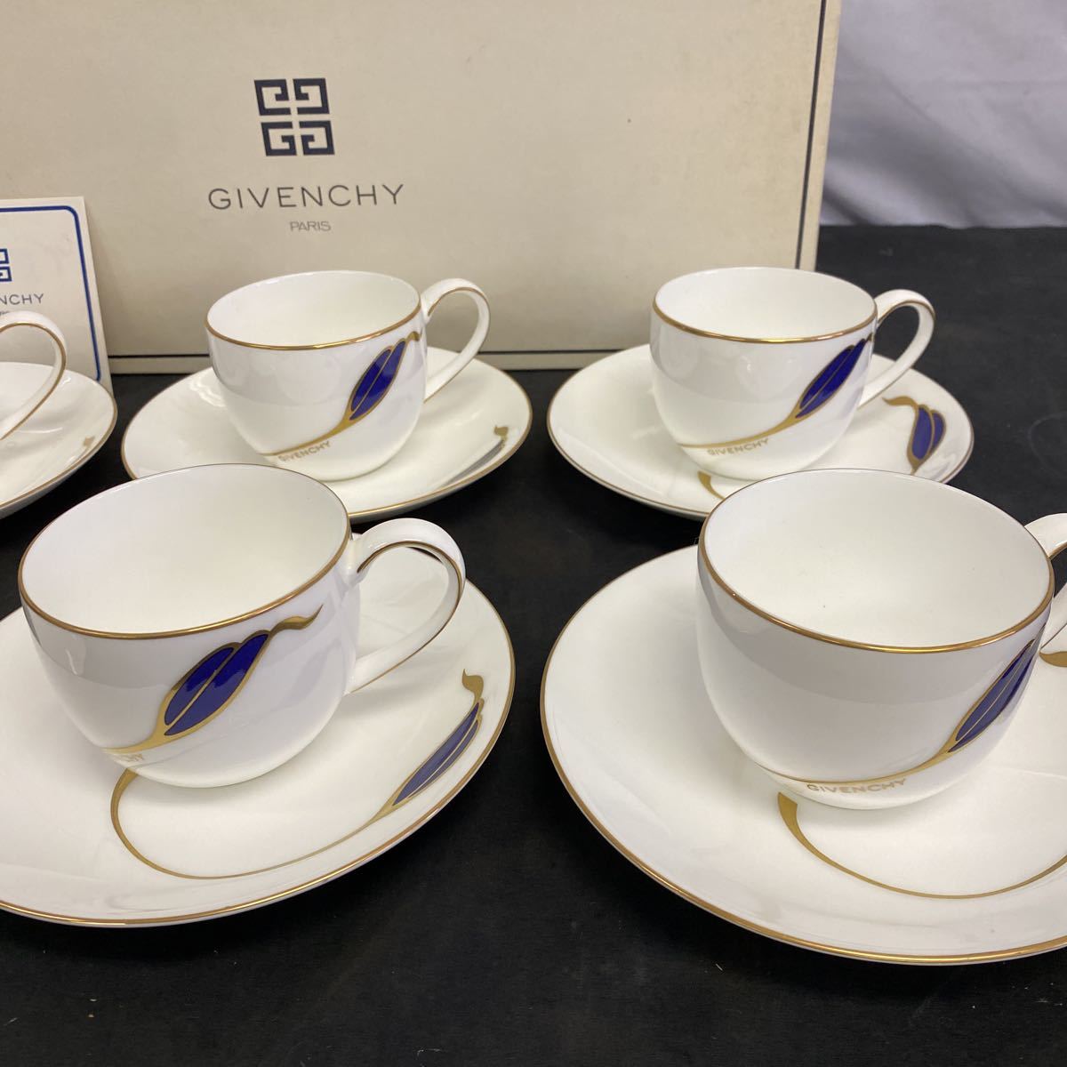 GIVENCHY カップ ペア ジバンシー コーヒー カップ&amp;ソーサー (ジバンシィ) コーヒーセット｜トレファクONLINE 2客セット &amp; 未使用 GIVENCHY&frasl;ジバンシー 洋食器 ソーサー 箱入 《未使用》GIVENCHY