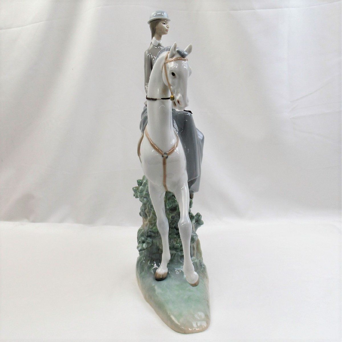 白い馬の少女 リヤドロ LLADRO 置物 白い馬の少女」の落札相場 