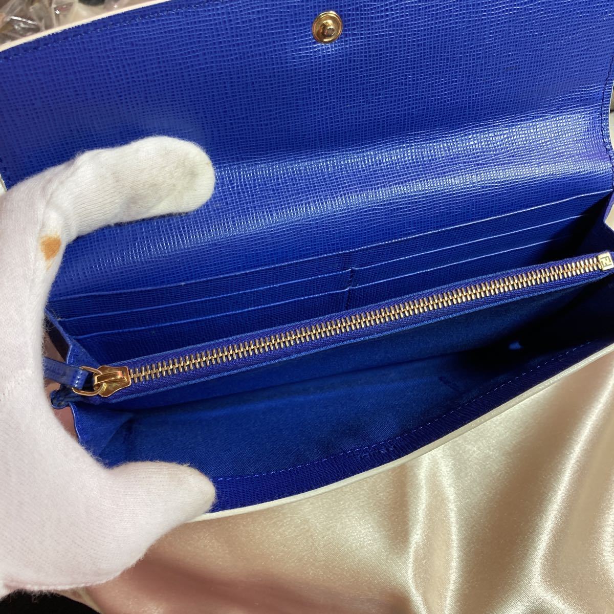 Fendi フェンディ　カラフルロゴ 長財布 フェンディ Fendi カラフルロゴ 長財布 FENDI マルチカラー 長財布