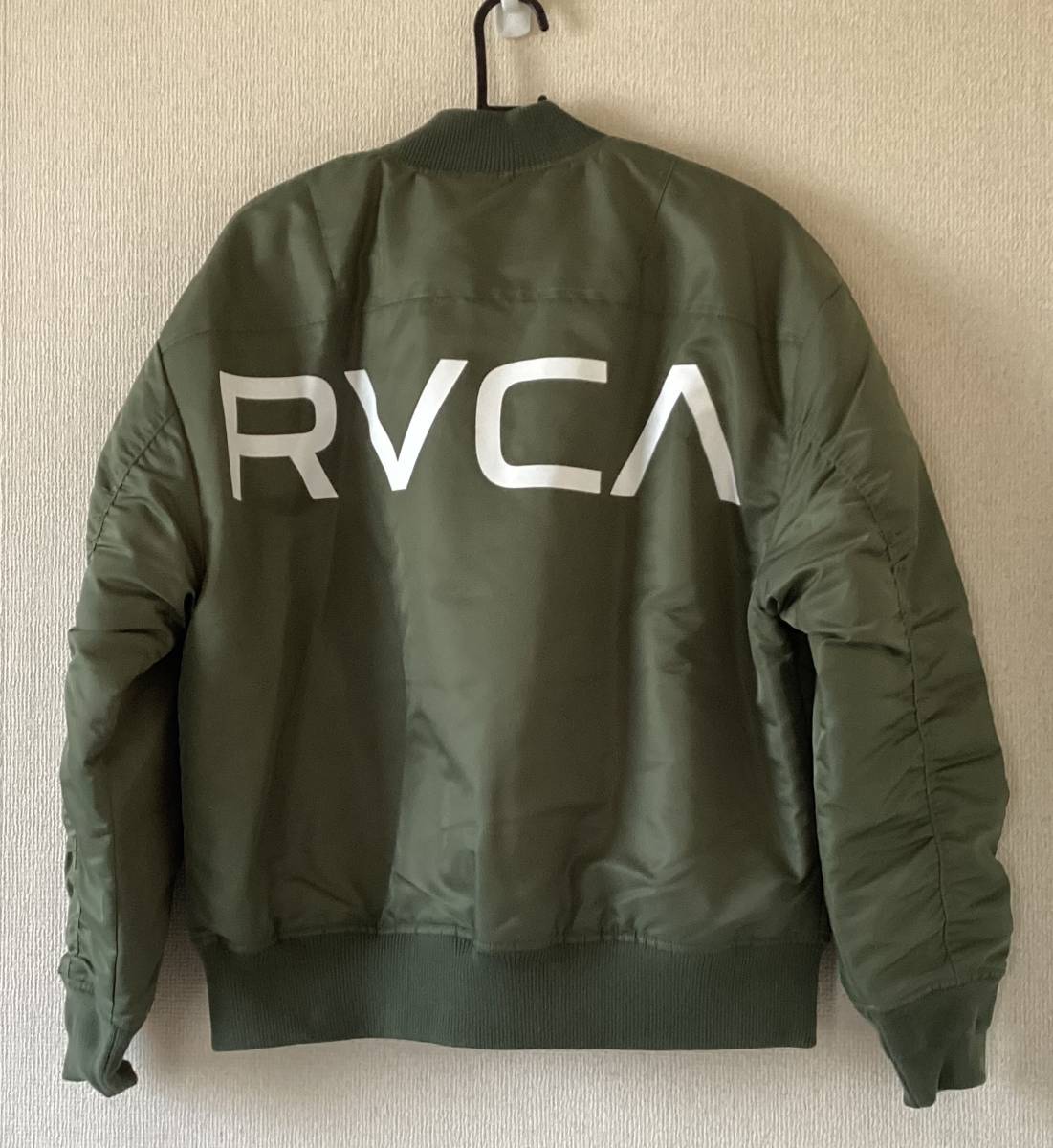 【得価，格安】 RVCA ルーカ MA-1 ジャケット メンズ USサイズS 日本サイズM 正規品 ルカ カーキ モスグリーン(Mサイズ)｜売買されたオークション情報、yahooの商品情報をアーカイブ公開 - オークファン Mサイズ