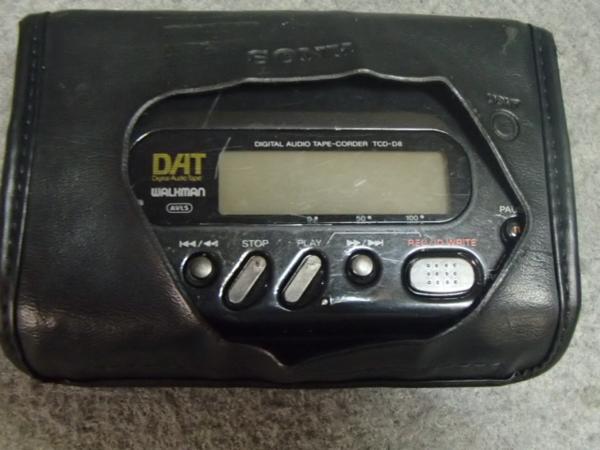 ☆ SONY DATウォークマン ☆ TCD-D8 ☆ケース・リモコン付D8-11