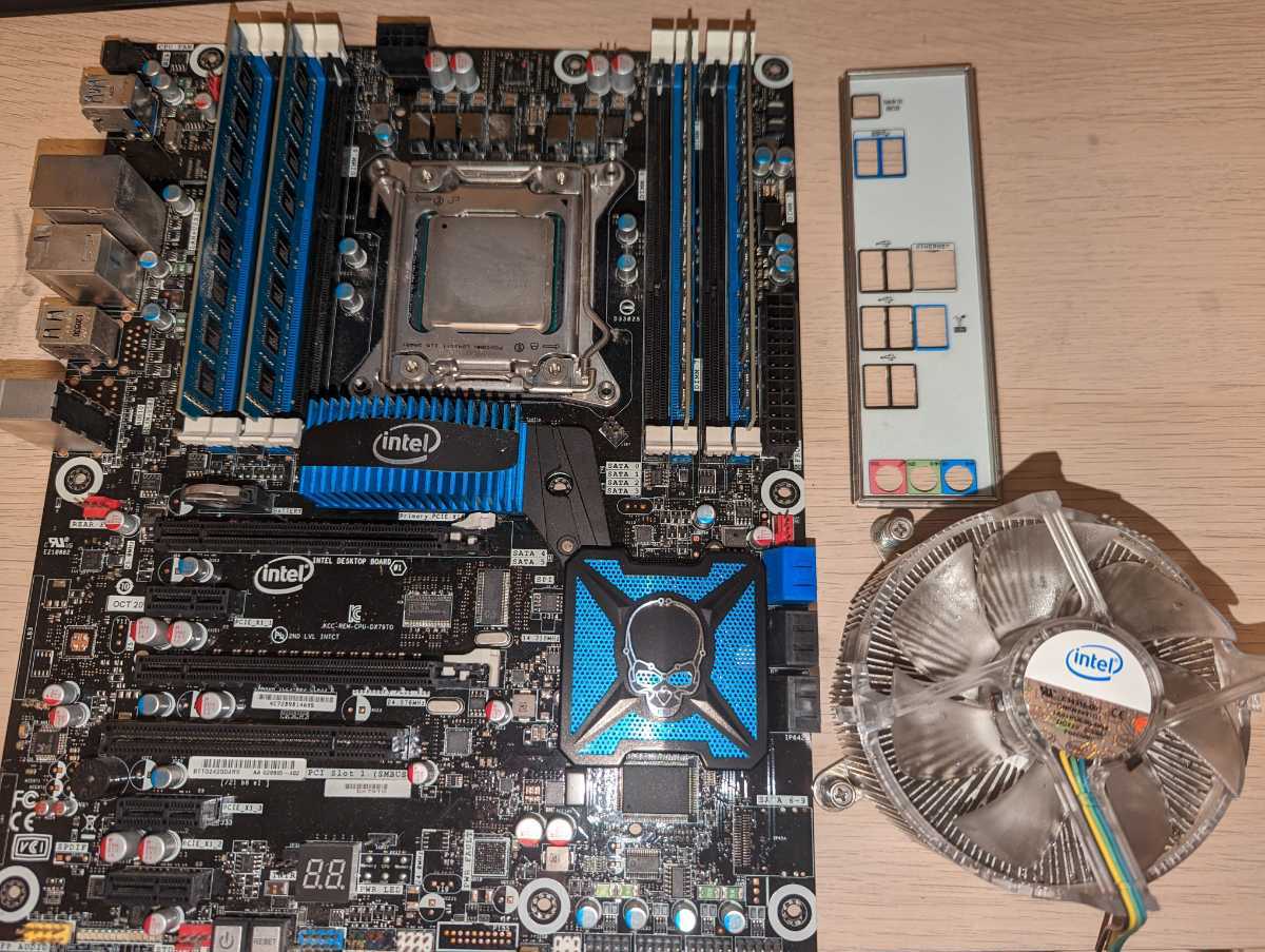 Intel Core i7-9700F マザーボード CPUクーラーセット PCパーツ Intel
