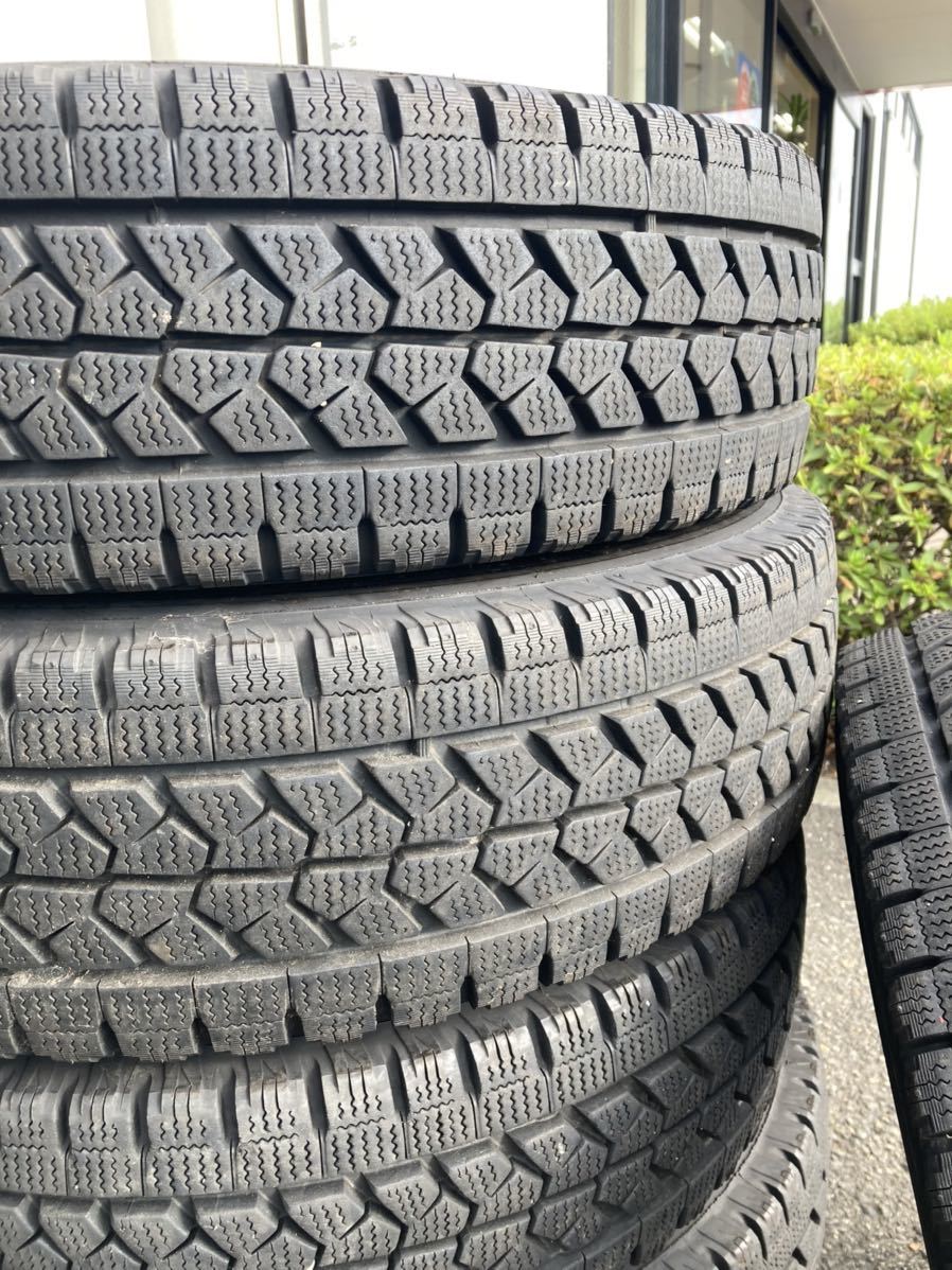 205／70R17、5 ブリヂストン　スタッドレス　6本セット 205&frasl;70R17.5 ブリヂストン W979 2023年製 バリ山★即納 9分溝