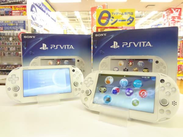 ≫≫中古PSVita PCH-2000 ホワイト 2台セット　片方本体のみ