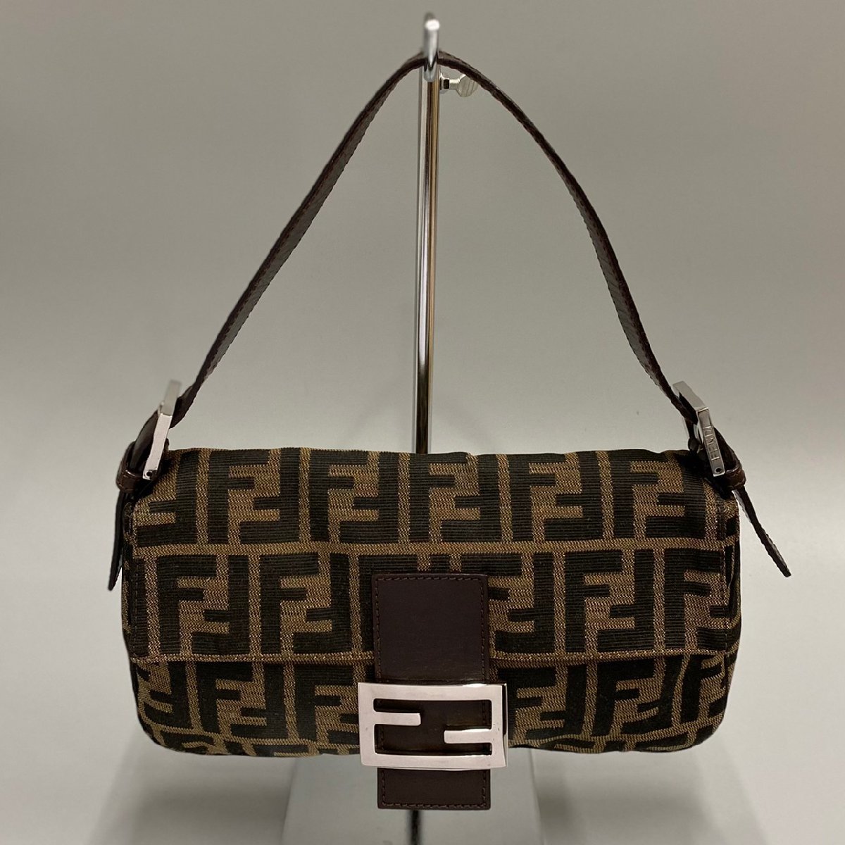 フェンディFENDI FFロゴ マンマバケット ズッカ柄 セミショルダー
