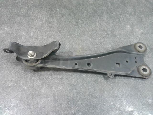 ハリアー プレミアム DBA-ZSU60W 右スイングアーム 48760-48110