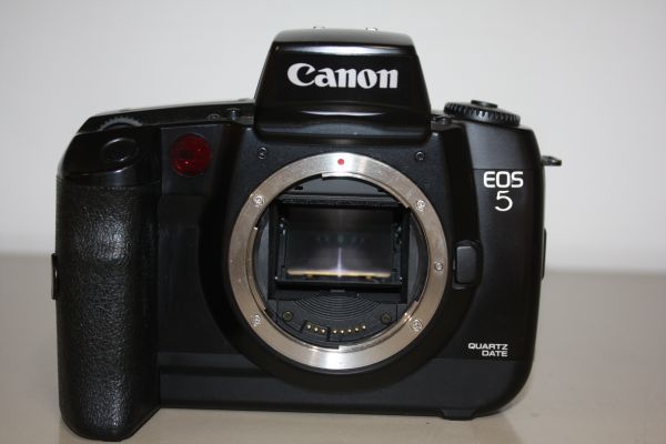 Canon EOS 5 QUARTZ DATE + EF 135mm 1: 2.8 SOFTFOCUS /発送サイズ:A