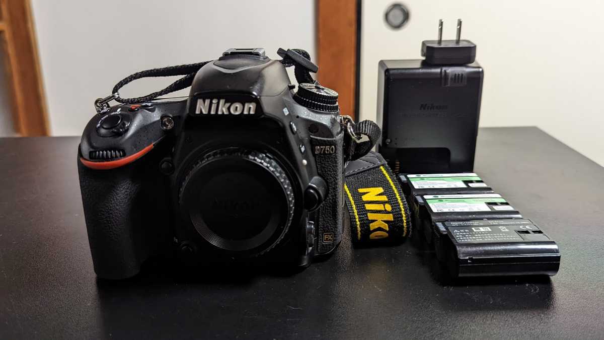 Nikon D750 縦グリ・箱付セット Nikon D750 ニコン レビュー！丸型