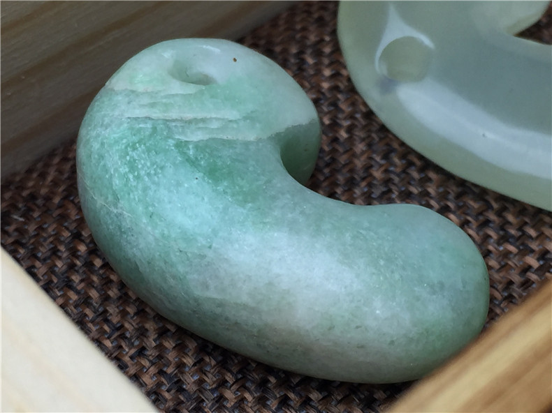 玉製・ペンダント・土偶・勾玉・風水・魔除け 須恵器翡翠勾玉弥生縄文
