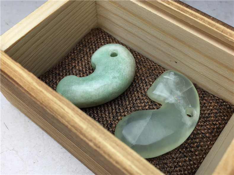 玉製・勾玉・土偶・石器 ペンダント　共箱 玉製・ペンダント・土偶・勾玉・風水・魔除け 須恵器翡翠勾玉弥生縄文