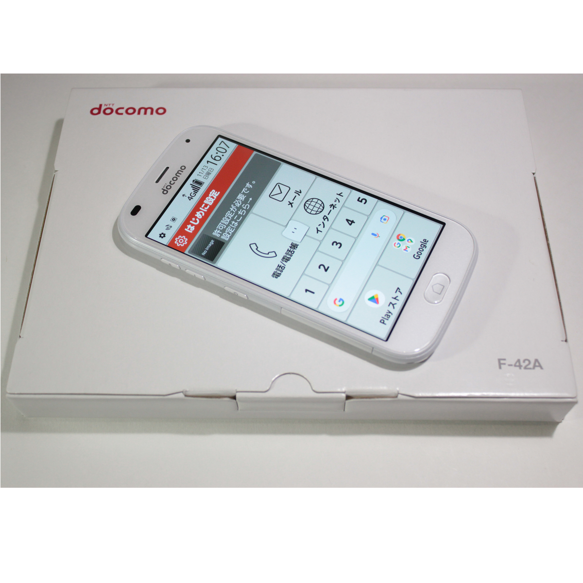 SIMロック解除済み ] らくらくスマートフォン F-42A 判定◯ ホワイト