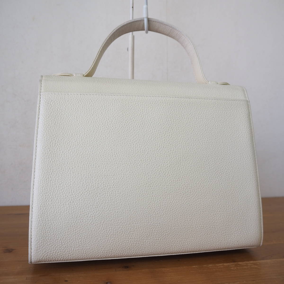 Yves Saint Laurent イヴサンローラン ハンドバッグ Yves saint Laurent/イブサンローラン*YSL*シュリンクレザー