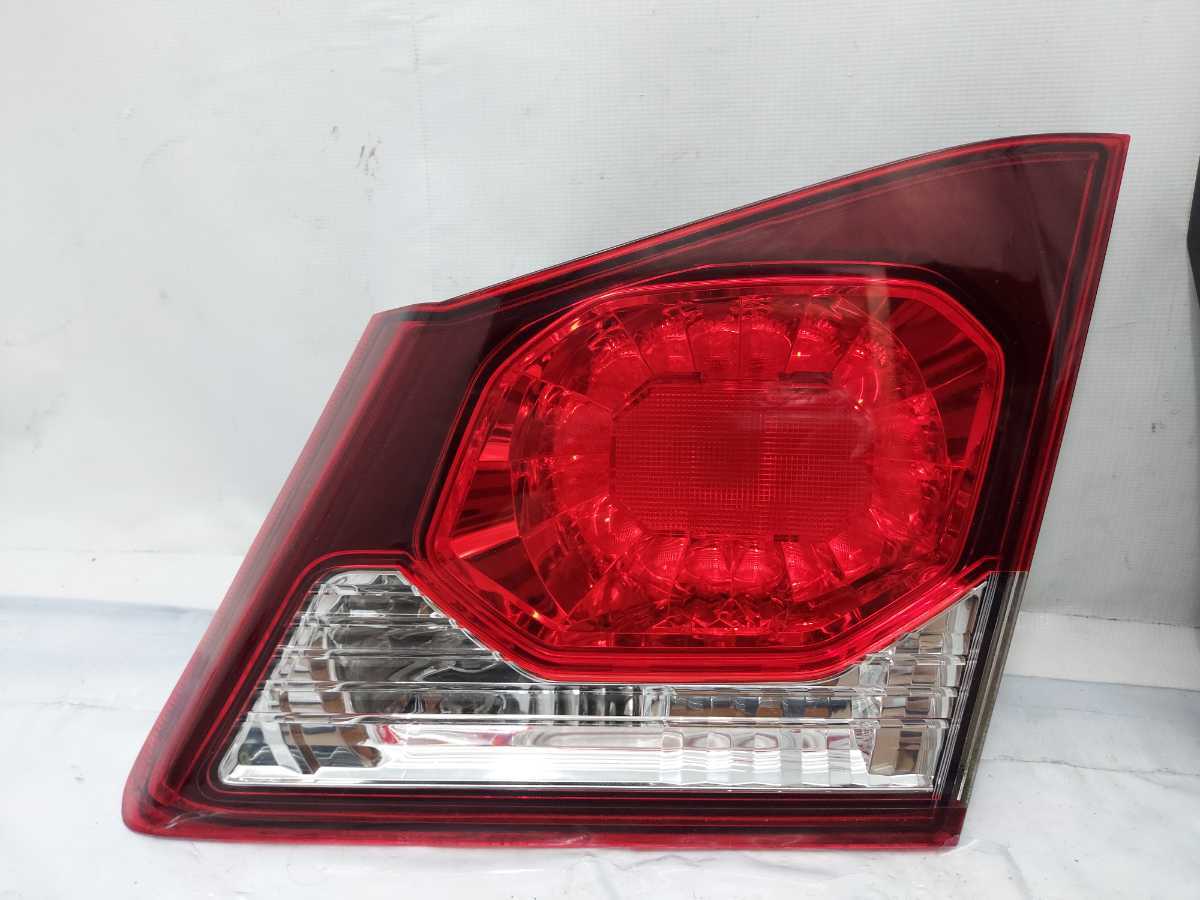 ほぼ無傷　ホンダ　シビックハイブリッド　FD3　後期　純正　テールライト　右 シビック DAA-FD3 後期 テールランプ 左右 スタンレー P8407 テール