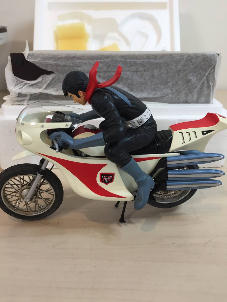 B-CLUB 仮面ライダー 本郷猛 サイクロン号 Ver.2 変身 1/12 スタチュー