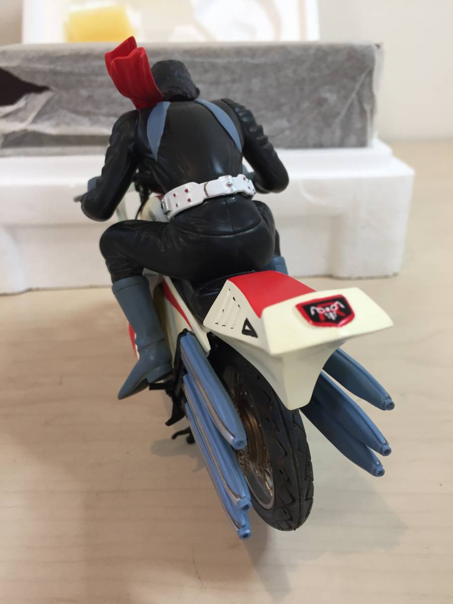 B-CLUB 仮面ライダー 本郷猛 サイクロン号 Ver.2 変身 1/12 スタチュー