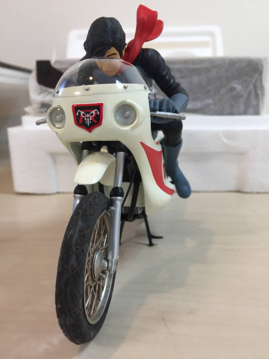 B-CLUB 仮面ライダー 本郷猛 サイクロン号 Ver.2 変身 1/12 スタチュー