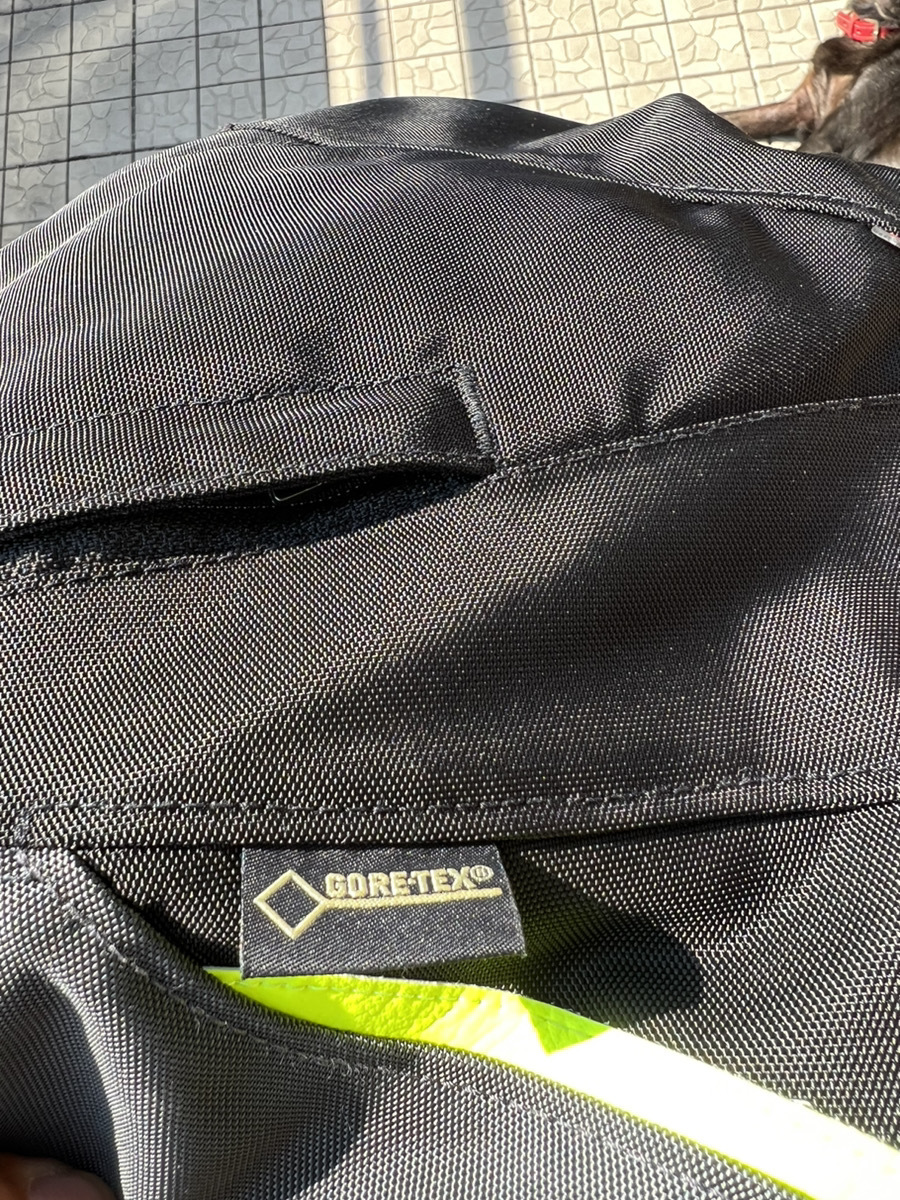 Dainese ダイネーゼ　P. RIDDER D1 GORE-TEX サイズ56 D1 GORE-TEX DAINESE Ridder メルカリ 地球を旅するホンモノの冒険者