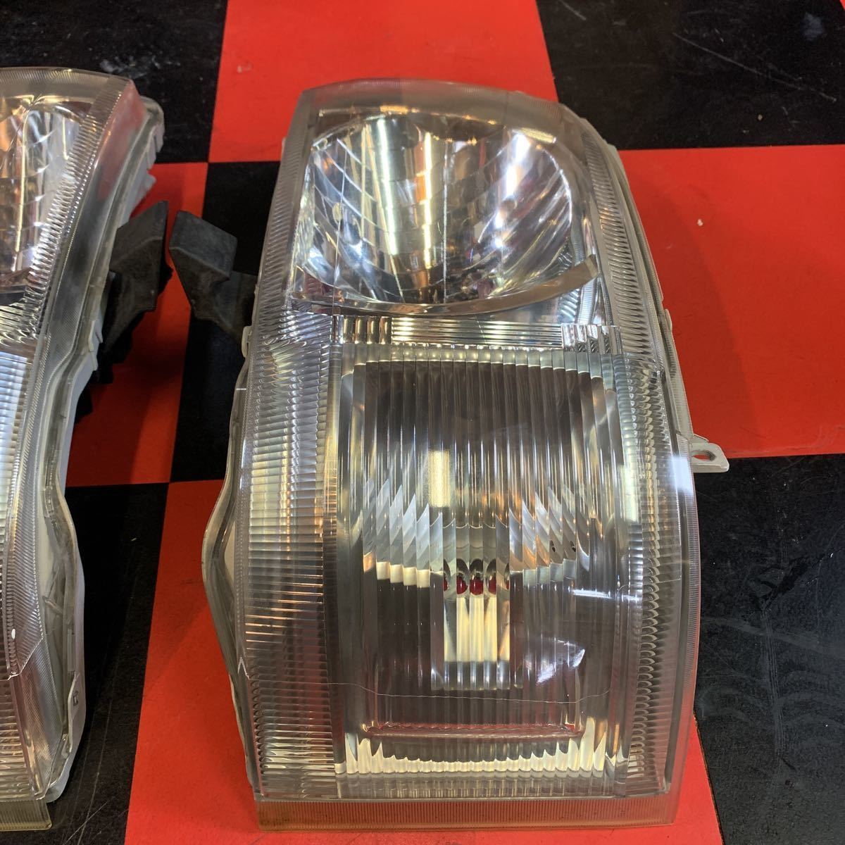 ④ 中古 200系 ハイエース トヨタ 純正 ヘッドランプ ヘッドライト 1型 