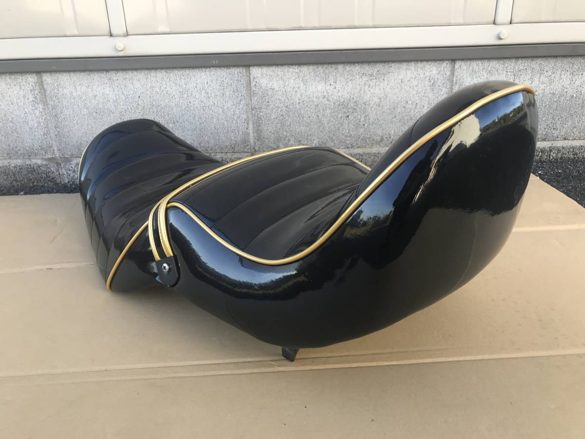 張り替え後未使用 バリオス1型 チョビ三段シート 黒金エナメル タック