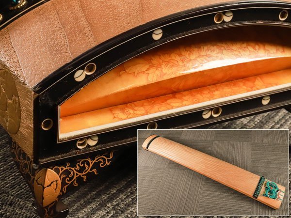 【流】和楽器 時代 白桐唐草蒔絵付琴 箱付 KL332●