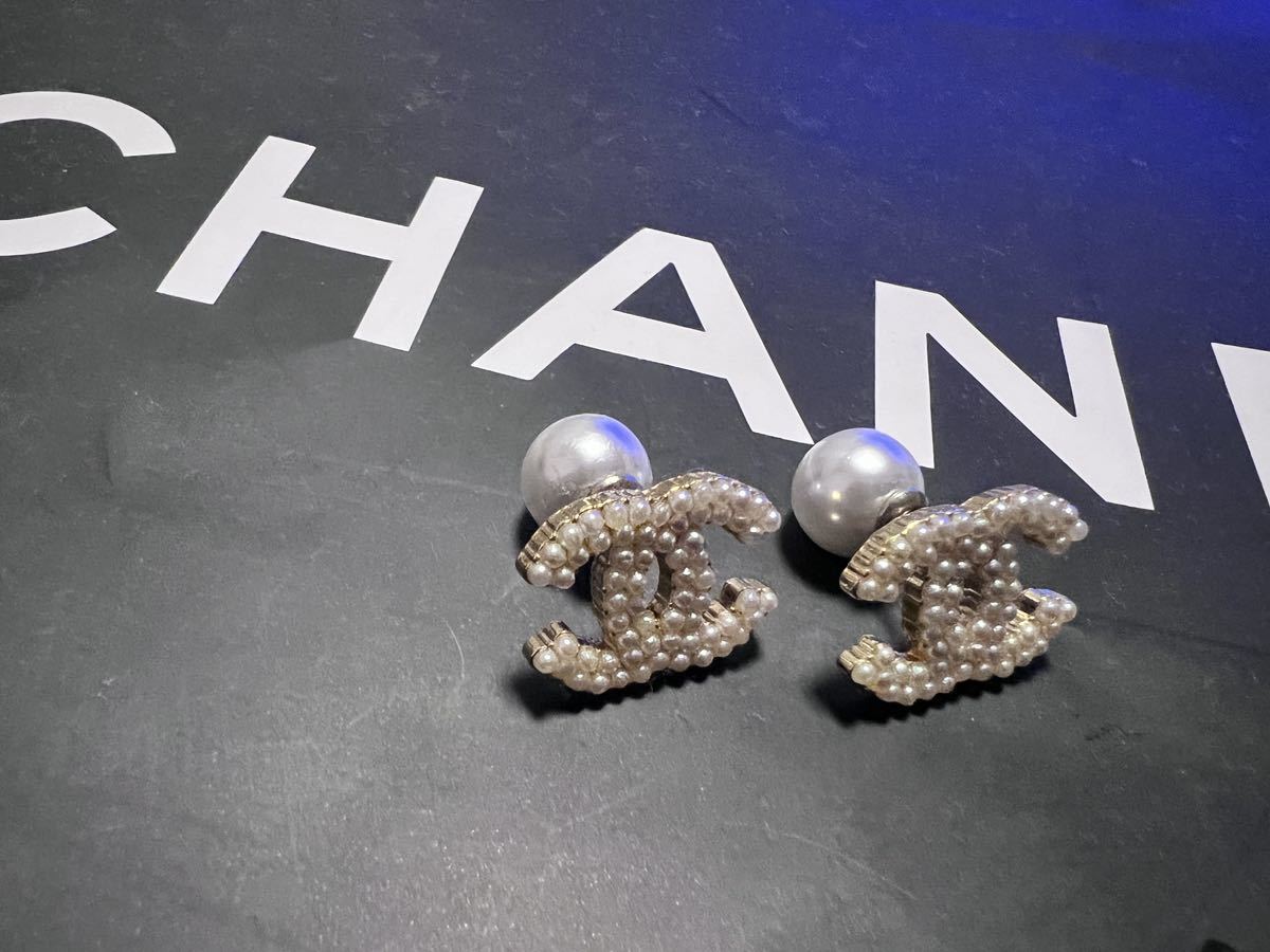 CHANEL ノベルティ ココマーク ピアス パール使いが上品なシャネルココマークノベルティピアスCHANEL