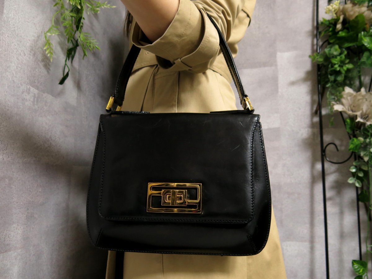 ○超美品○FENDI フェンディ○FF ターンロック G金具○カーフ レザー 