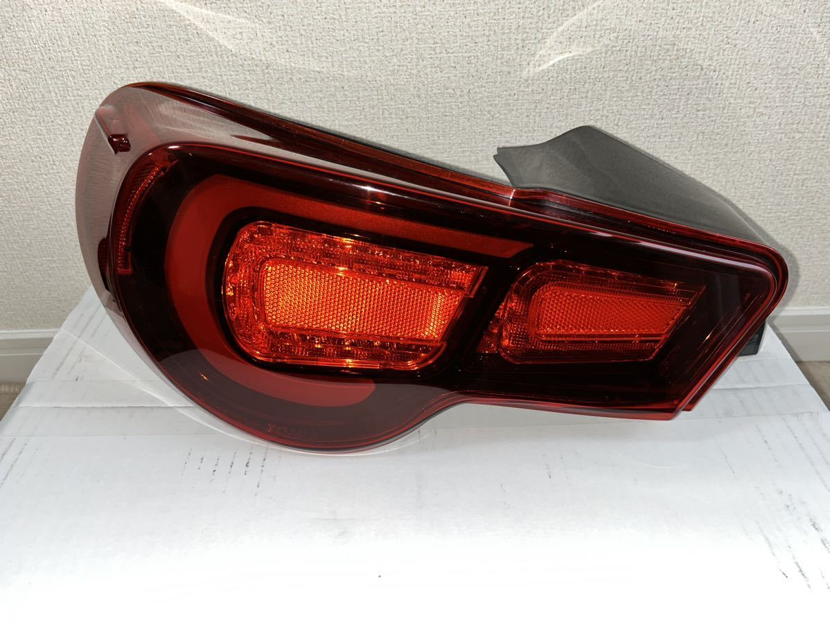 トヨタ 86 ZN6 テールランプ 左右セット　から割り済　トムス トムス LED 0 TOM'S ZN6 BRZ テールランプ LEDテールランプ ⁄ 右側のみ