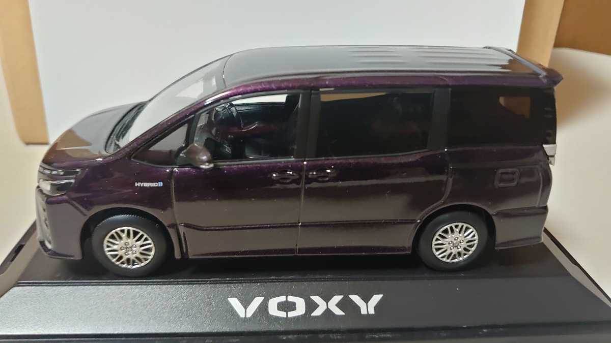 カラーサンプル 1/30 トヨタ ヴォクシー TOYOTA VOXY ボルドーマイカ