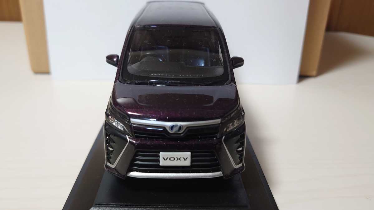 カラーサンプル 1/30 トヨタ ヴォクシー TOYOTA VOXY ボルドーマイカ