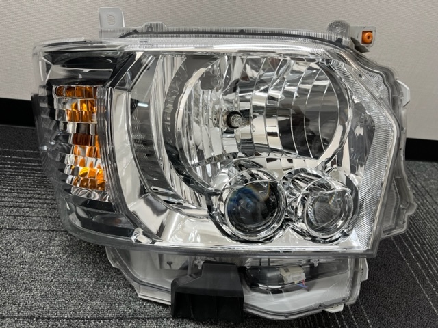 TOYOTA トヨタ ハイエース 200系 LEDヘッドライト 純正 右 KOITO 26