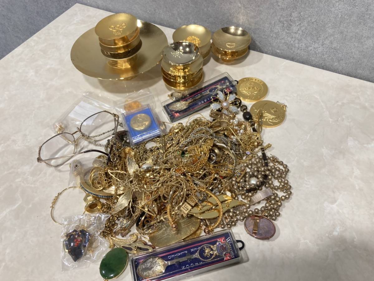 1円~ 約3.8kg メッキ アクセサリー 金 メッキ まとめてセット ネックレス ペンダント リング イヤリング ピアス ブレス ブローチ 金杯