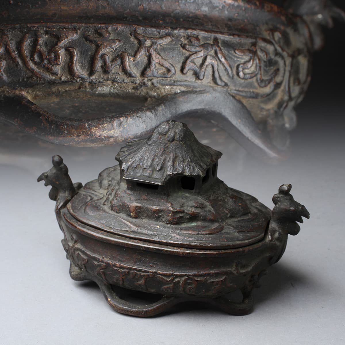 EB094 時代物古銅⁄唐銅鳳頭満州文字文船形香炉幅17.5cm 重784g EB094 時代物古銅⁄唐銅鳳頭満州文字文船形香炉幅17.5cm 重784g