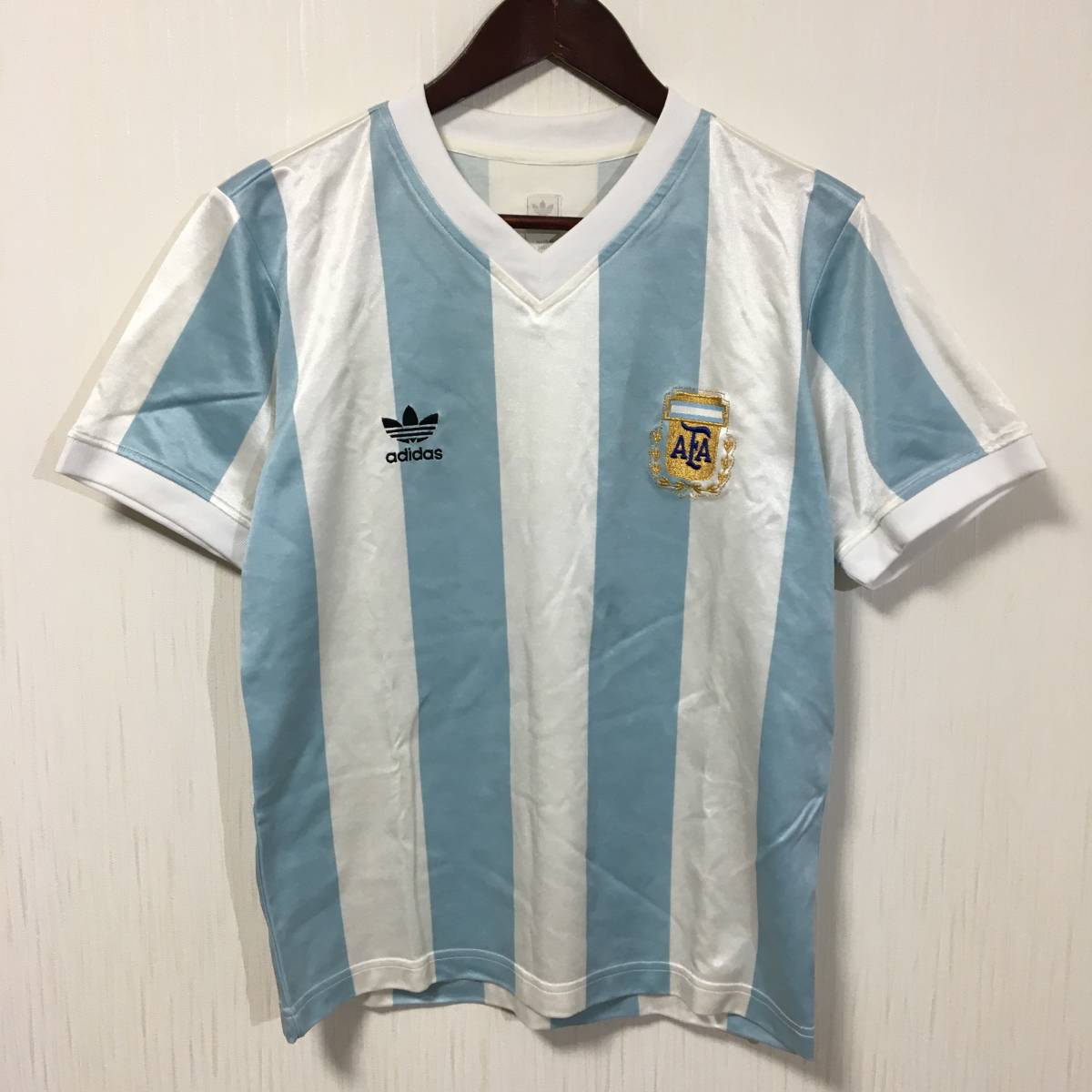 送料無料，お得 adidas アディダス製 正規品 トルコ製 サッカー アルゼンチン代表 ＃10 オールドモデル ユニフォームシャツ メンズMサイズ メッシ AFA(アルゼンチン)｜売買されたオークション情報、yahooの商品 ユニフォーム