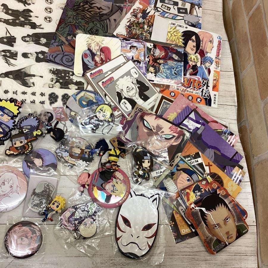 現状】 NARUTO ナルト グッズ まとめ売り 缶バッジ クリアファイル 