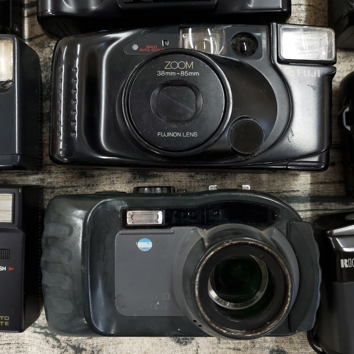 コンパクトカメラ17点まとめ◆FUJI◆FUJICA◆MINOLTA◆OLYMPUS◆PENTAX◆RICOH◆KYOCERA◆YASHICA◆KONICA MINOLTA◆TITAN #1213-3 Camera KYOCERA まとめて Medium Format ベストセラー