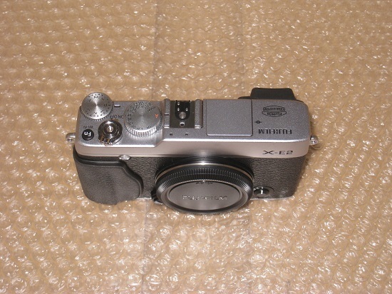 【新品級 ほぼ未使用】FUJIFILM X-E2 ボディ シルバー 【富士フイルム】